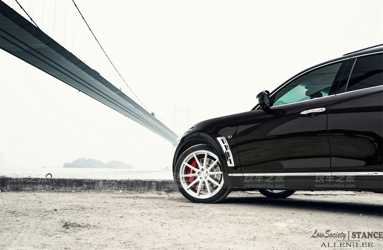 广东车友两年改装英菲尼迪qx70,车上的配件都是精品