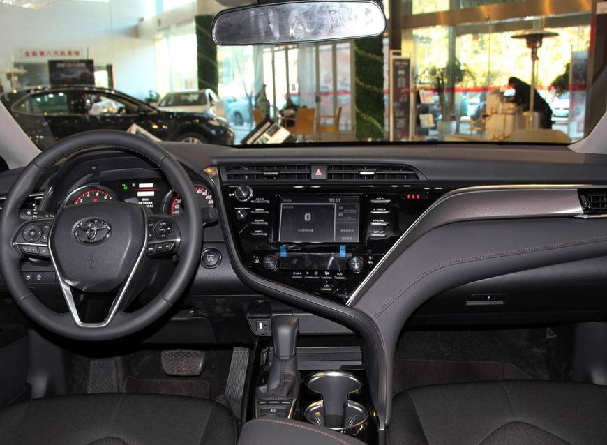 20万预算：顶配奥迪A3和中低配凯美瑞应该怎么选