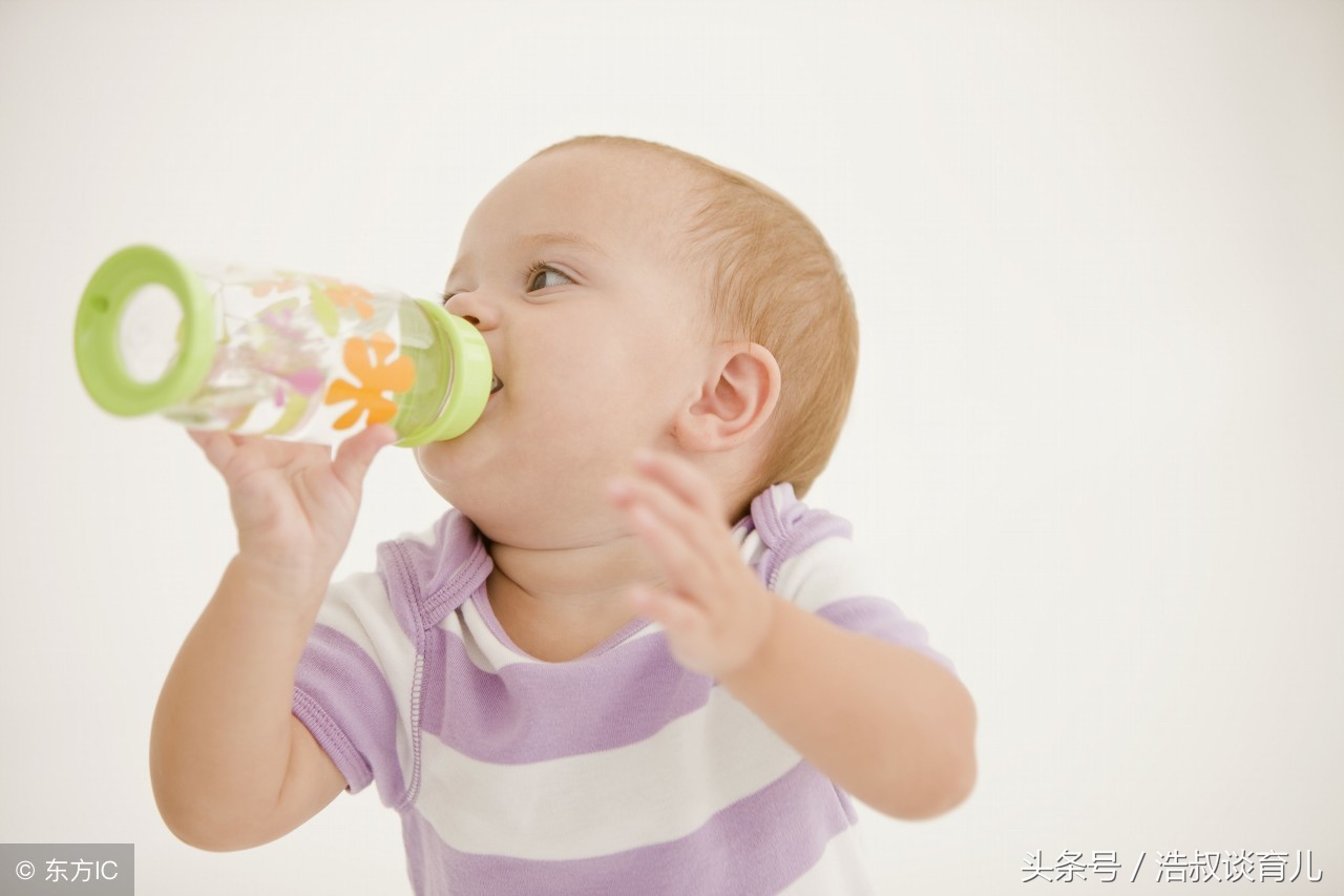 冬天冷？那也不能这样给宝宝温奶，大人们千万别犯错！