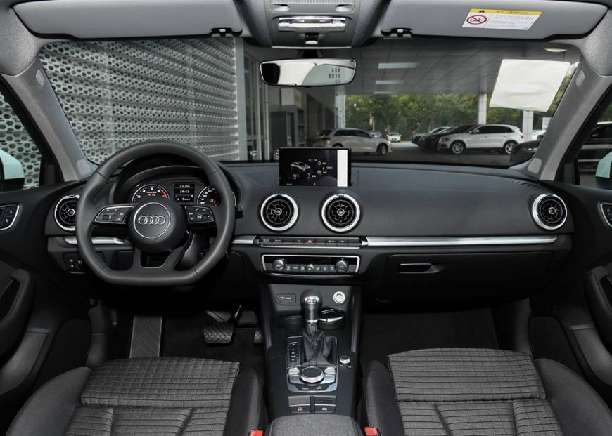 20万预算：顶配奥迪A3和中低配凯美瑞应该怎么选