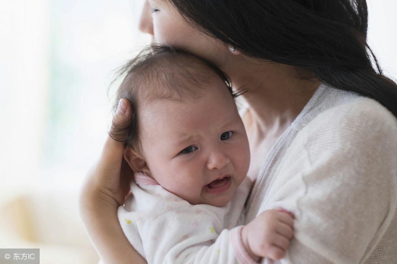 婴儿尖叫期 崔玉涛（宝宝总是晚上哭闹还睡一会就醒）