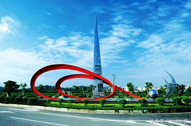 相信很多年轻人都在科学城拼搏奋斗过,对科学城的那座雕塑并不陌生.