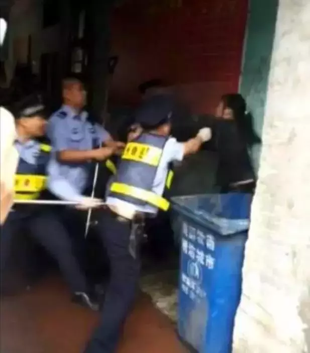 狂犬病了解一下？舔一下包你感染，舔两下立马汪汪叫！