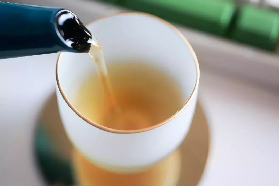 选杯子就像选对象,看顺眼了喝水也比较甜