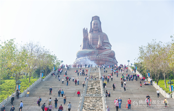 观音开库！佛山十余万市民登山祈福品斋菜