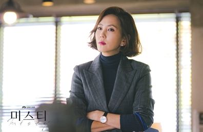 韩剧《迷雾》：中年危机下的女主角
