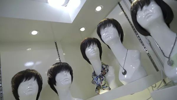 “去假发店剃了光头后,我才意识到自己患上了癌症”