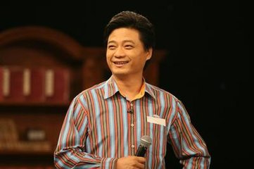 他曾是央视一哥，地位永胜朱军，因话多被雪藏，得抑郁症至今未愈