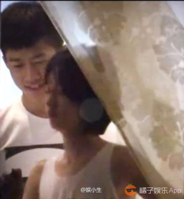 周冬雨：不是我！窗帘门事件纯属恶搞，我仍保持单身。