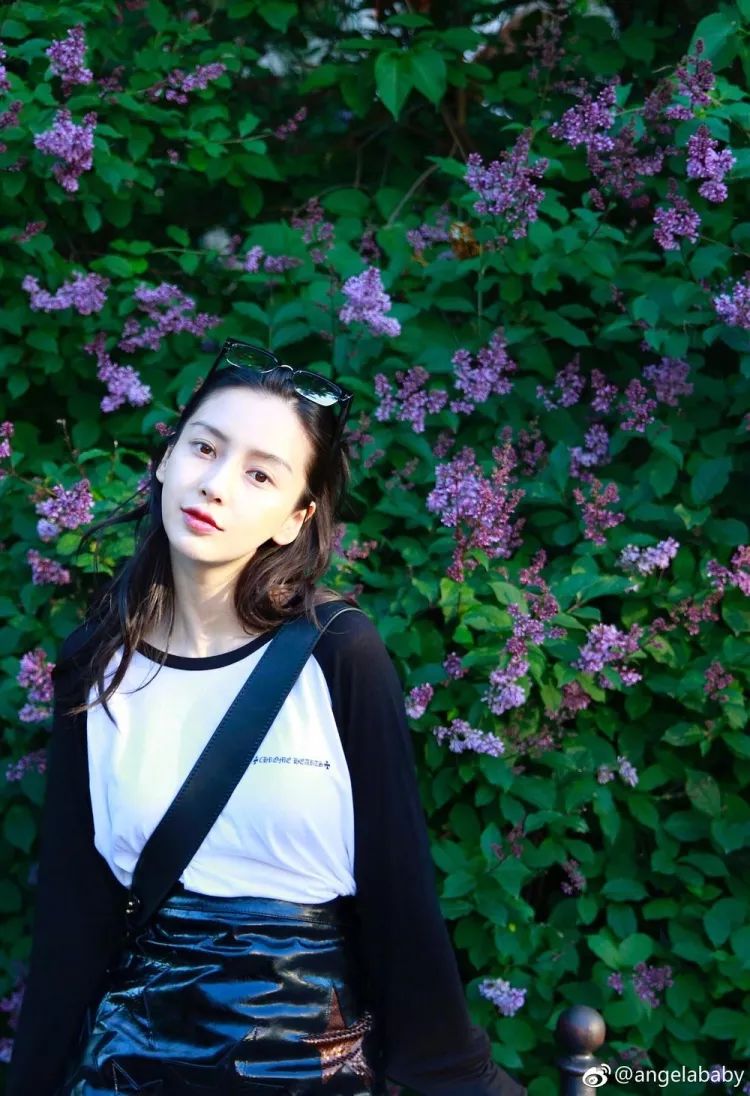 杨幂,迪丽热巴,杨颖,这几个女星随便一个就是"旅游照模板"