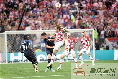 法国乌拉圭世界杯2018(轮回20年雄鸡再鸣，2018俄罗斯世界杯决赛，法国队4:2克罗地亚，历史上第二次捧杯)