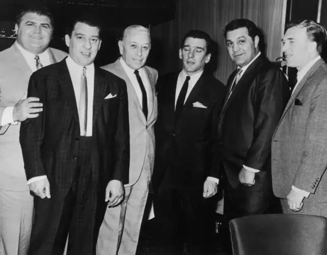 传奇克雷兄弟电影剧情「解析」 _晶羽科技