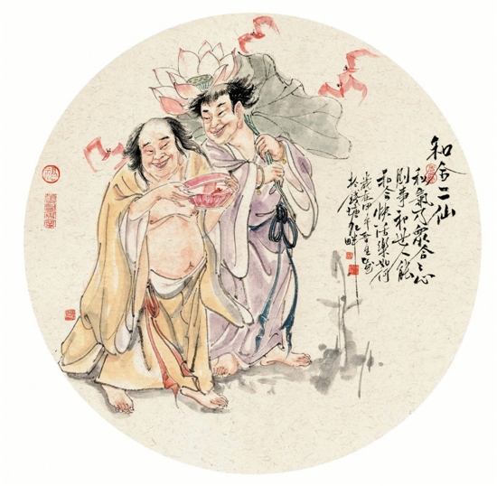 其中一人持荷叶,一人捧盒,取其谐音"和合",寓意夫妻感情和睦,生活幸福