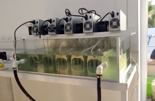 蚂蚁矿机发新品海报 水冷矿机或将来临？