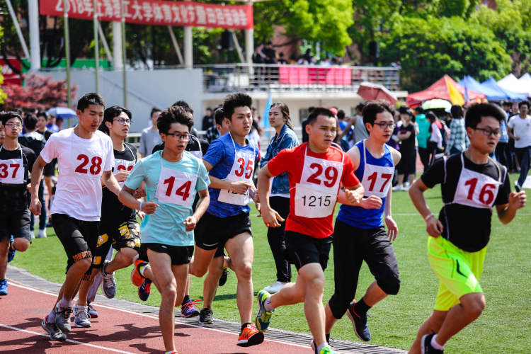 篮球比赛加多少学分(打场联赛也能算学分？上海理工大学体育教学改革出新招！)