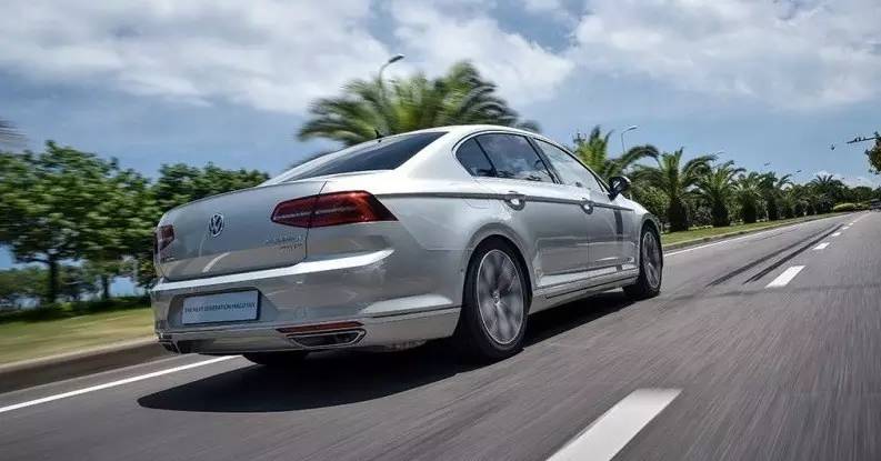 试驾中级车标杆又来了，试驾全新一代迈腾