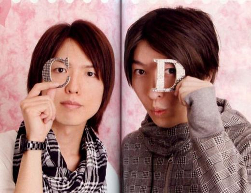 神谷浩史已經是一個女孩的父親了 而小野大輔十年前就求親了 天天看點