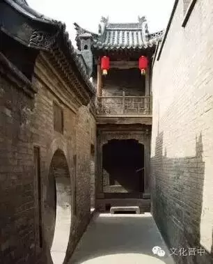 王家大院，一直由县府开发和运营