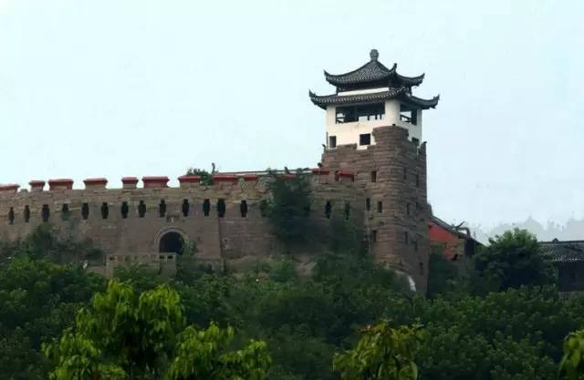 立于云端，隐于闹市，带孩子去周边深藏的城堡，触碰历史沧桑