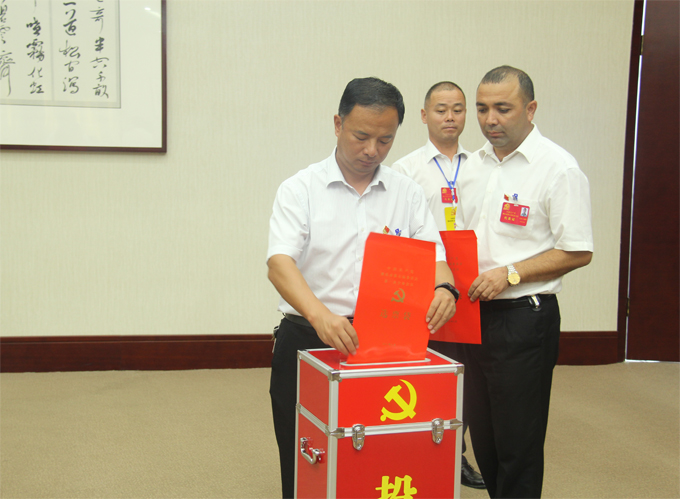 中共博乐市第七届党委举行第一次全体会议