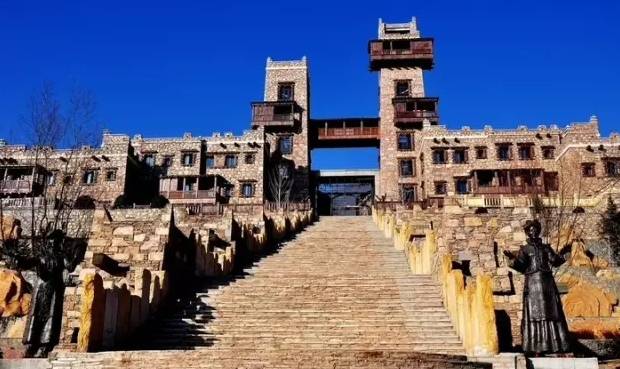 立于云端，隐于闹市，带孩子去周边深藏的城堡，触碰历史沧桑