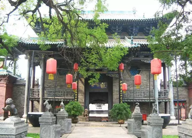 王家大院，一直由县府开发和运营