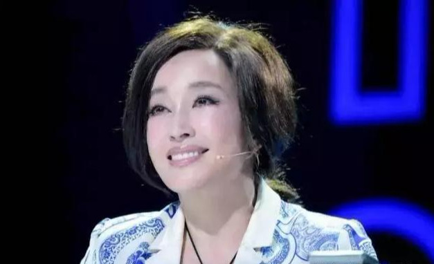 刘晓庆有几个孩(63岁刘晓庆4段婚姻为何没生孩子？老梁说了句实话)