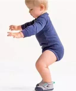 宝宝怎么用脚尖走路，婴儿踮着脚尖走路纠正的方法