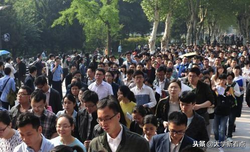 大学里“最堕落”的6个专业，工资难涨，只能“混日子”！