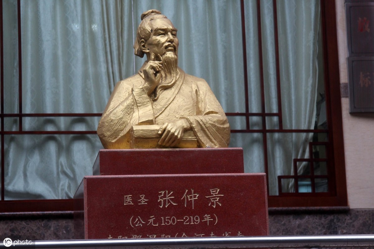 同时代的两个神医，张仲景为什么没华佗出名？