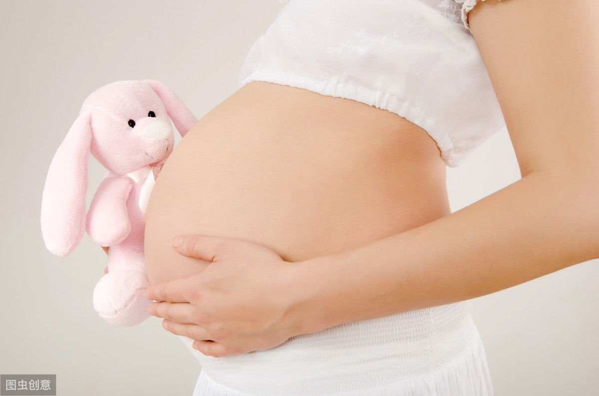很多人“手臂中间有颗痣”，其实是胎记痣，可能在胎儿期就已注定