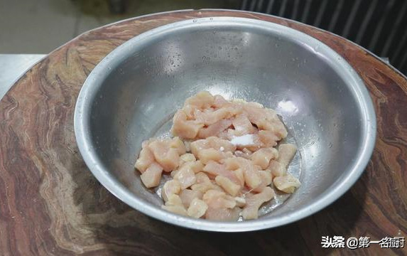 茄子这样做真是太好吃了，鲜香滑嫩又入味，一不小心又多吃一碗饭