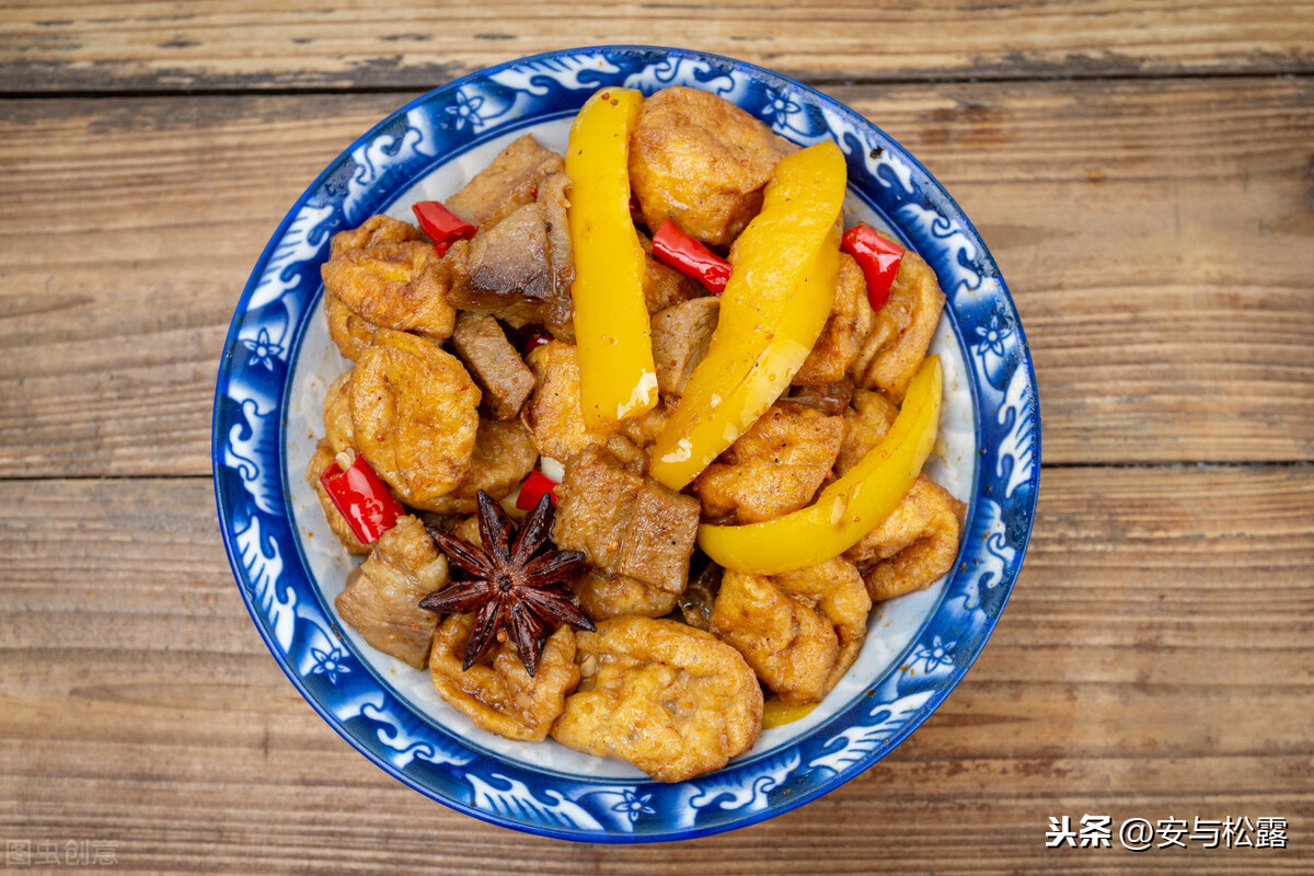 油豆腐烧肉怎么烧才好吃（油豆腐烧肉香甜入味超下饭）