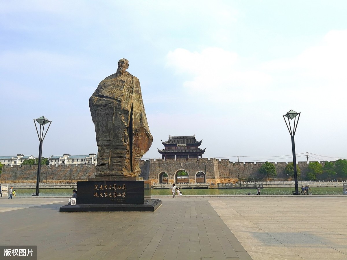 范仲淹最著名的十首诗(范仲淹十首名作欣赏，其中有一首家喻户晓，你读过哪一首？)