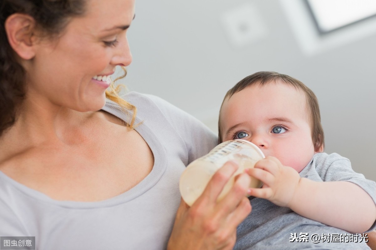 宝妈晚上给宝宝喂奶，侧卧还是坐着好？晚上哺乳能不能躺着喂？