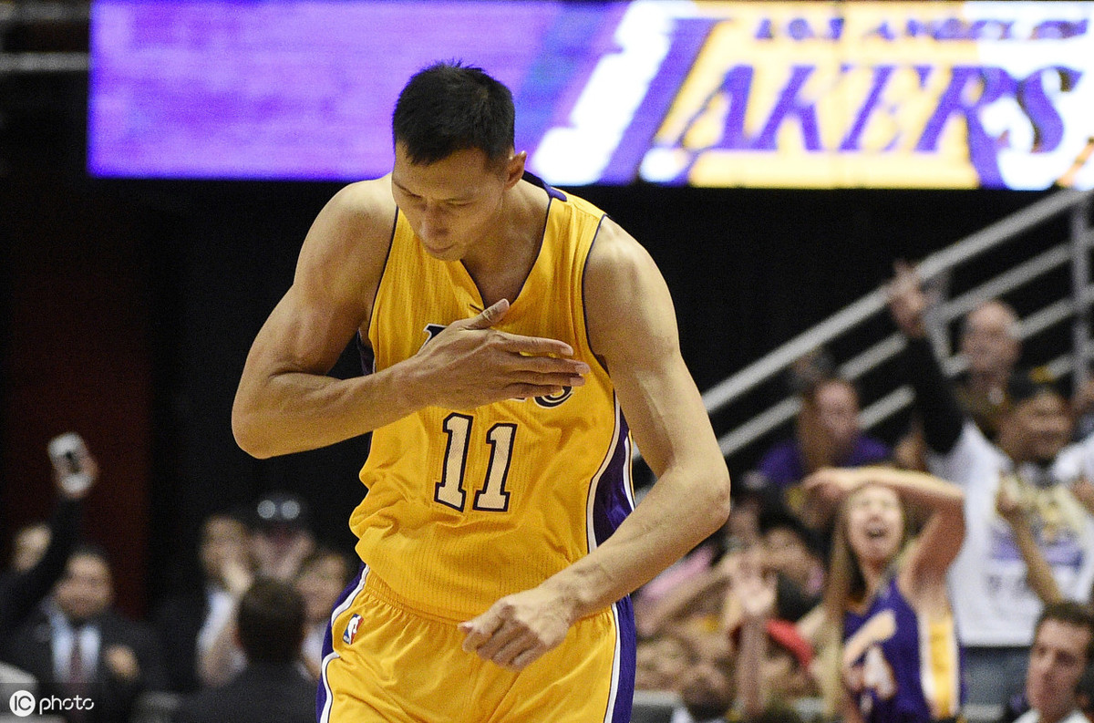 为什么nba不能上华人教练(姚明的成功只是个例，中国球员为何在NBA赛场上不受欢迎？)