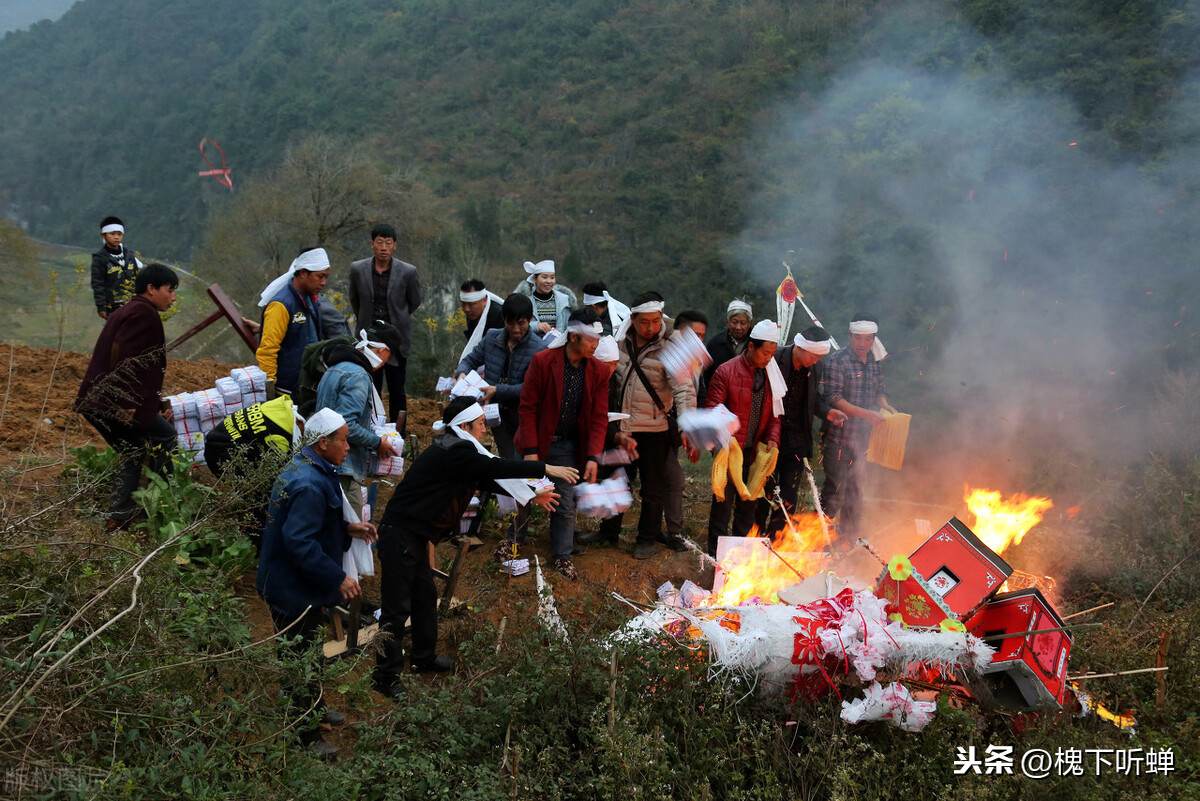 老西安关中人的丧葬习俗（四）埋葬老人前三天要去墓地为老人作伴