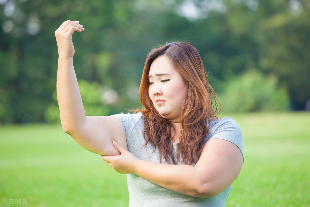 如何判断自己胸是否外扩 乳房外扩怎么矫正 ？