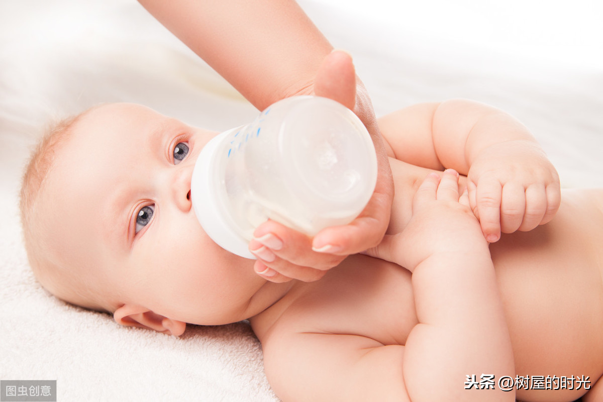 新生儿奶粉吃多少毫升(新生儿吃多少奶粉量合适？1-7天新生宝宝奶量标准，家长要参考)
