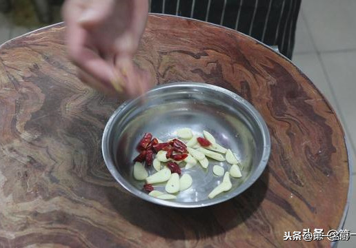 茄子这样做真是太好吃了，鲜香滑嫩又入味，一不小心又多吃一碗饭