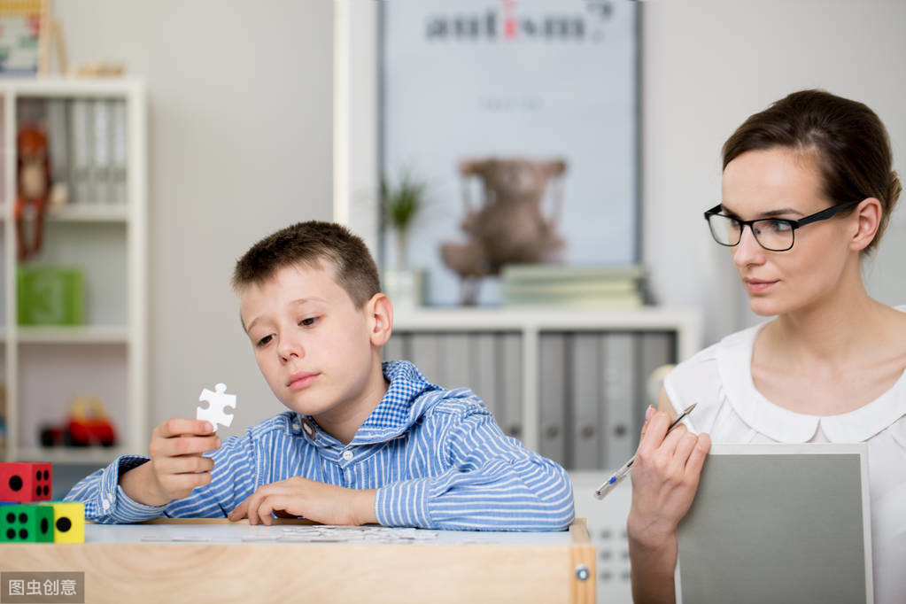 自闭症的孩子，都是未见阳光的天使，掌握这种治疗方式，解救孩子