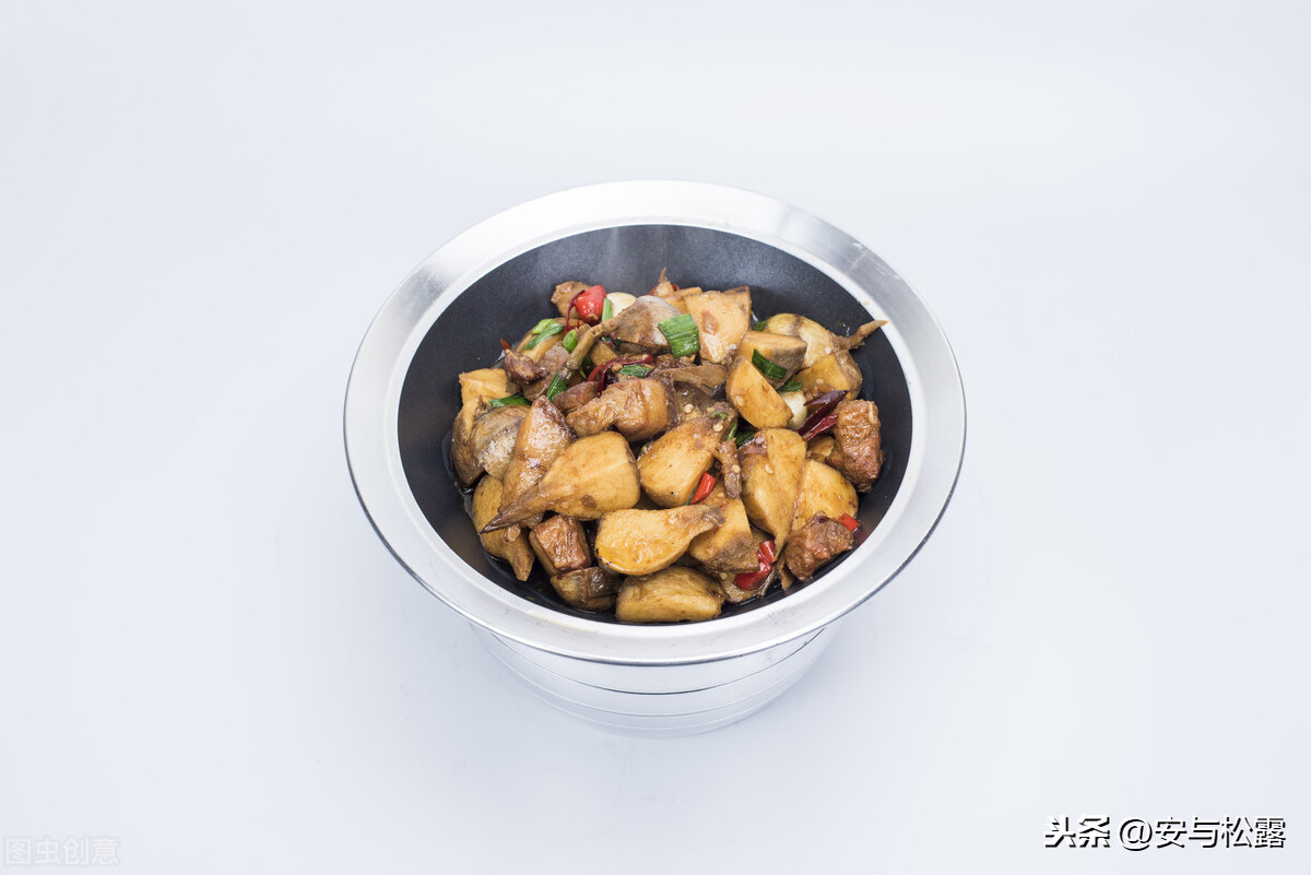 油豆腐烧肉怎么做（油豆腐烧肉软嫩鲜香做法简单）