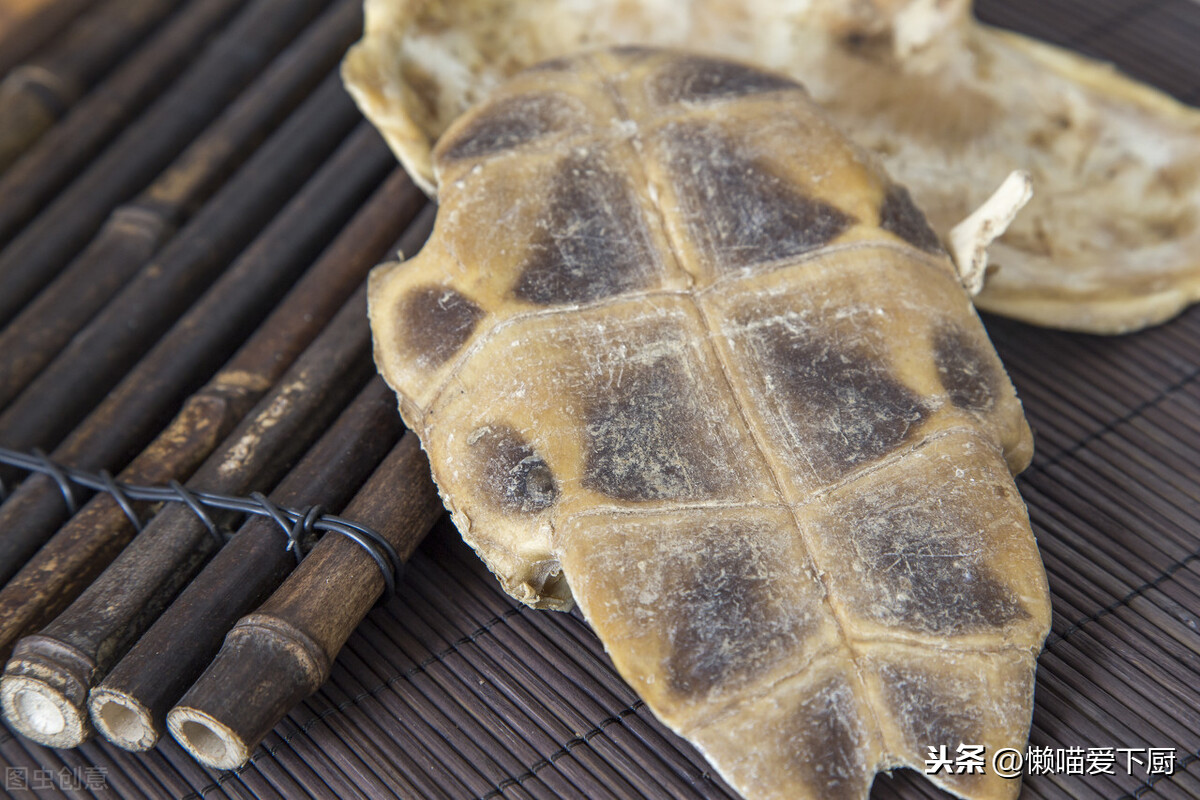 仙草冻和龟苓膏的区别（终于明白了烧仙草与龟苓膏的区别）