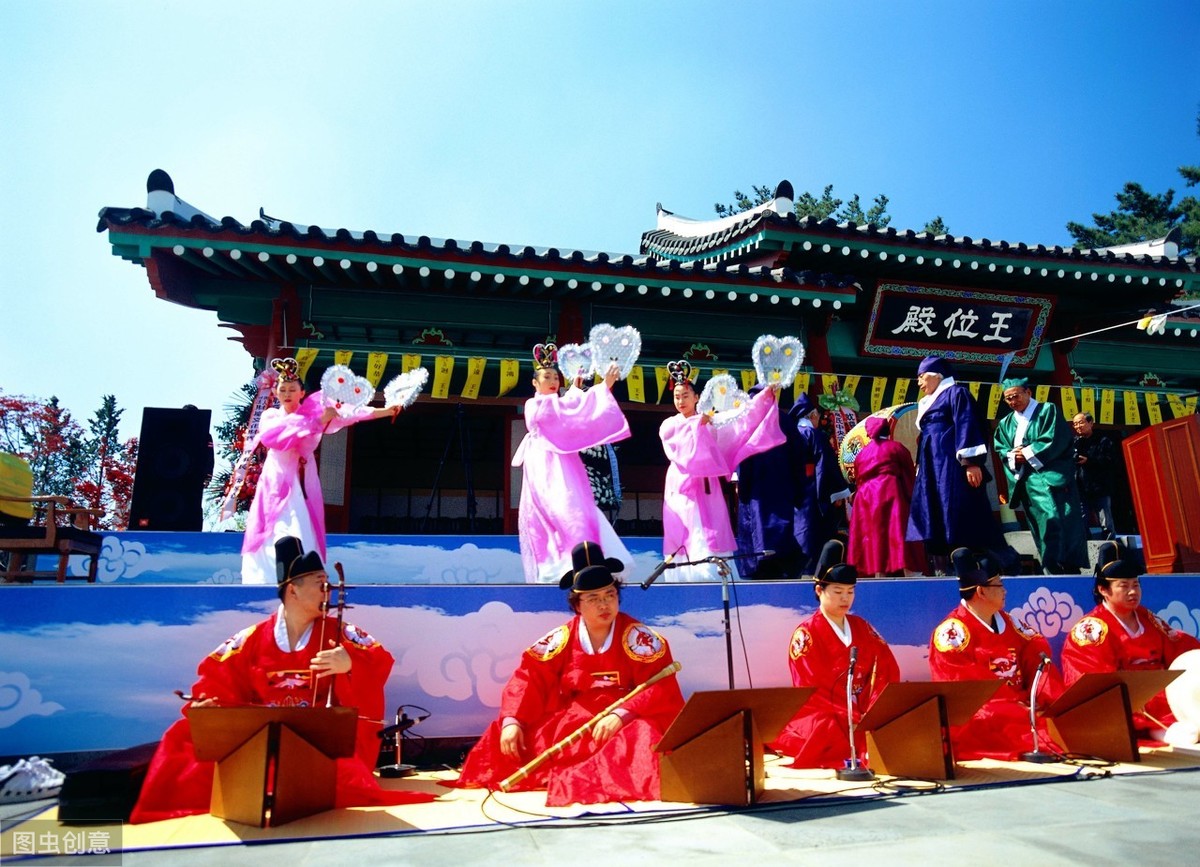 盛世歌舞升太平，杨希道《咏舞》：二八如回雪，三春类早花