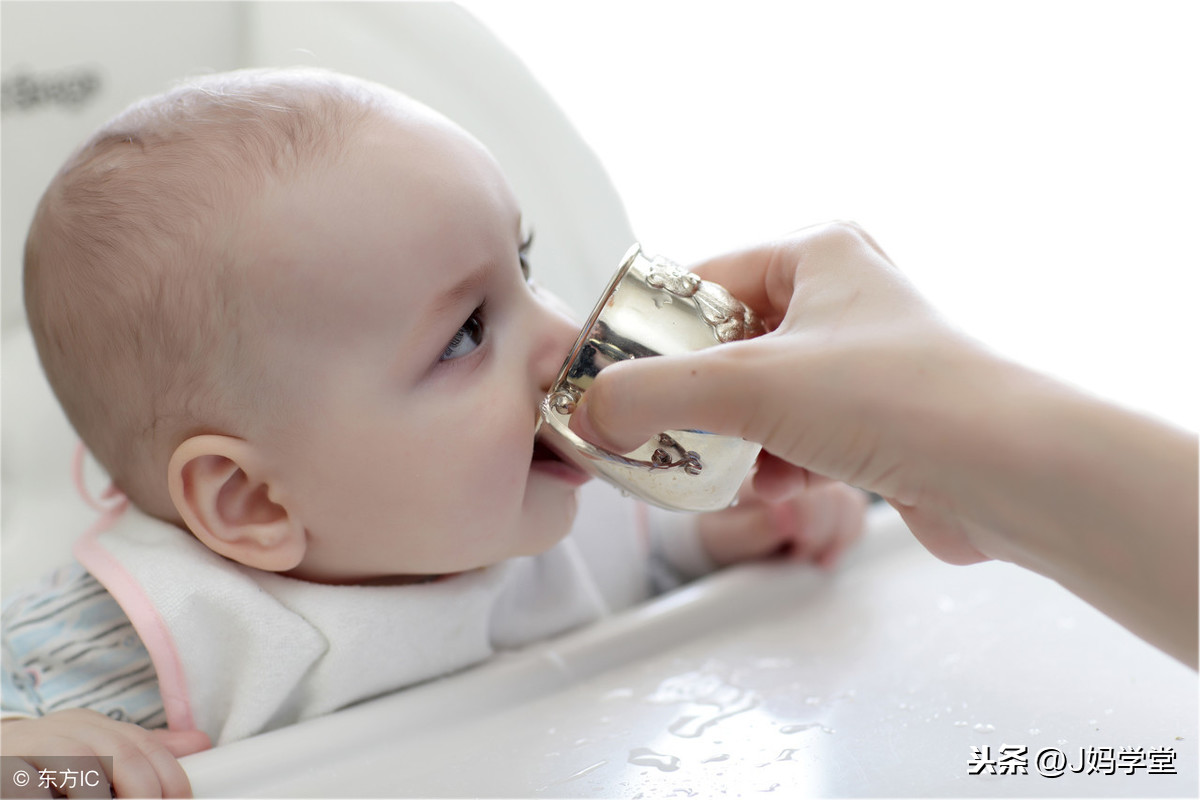 婴儿宝宝什么时候可以喝水？为了孩子的健康，父母要知道