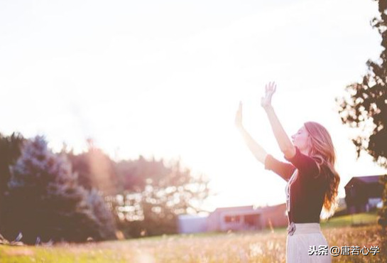 决定女人魅力的从来不是相貌，而是这四种内在的底蕴