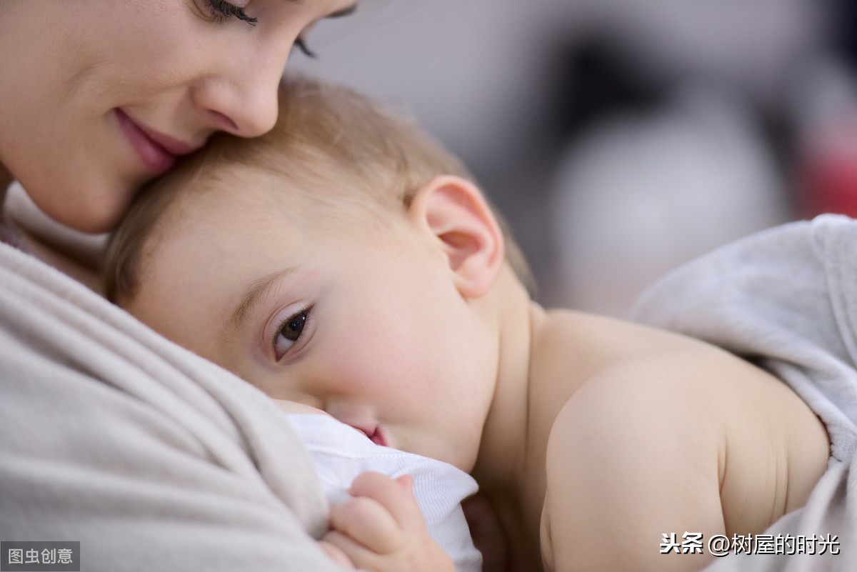 宝妈晚上给宝宝喂奶，侧卧还是坐着好？晚上哺乳能不能躺着喂？