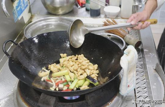 茄子这样做真是太好吃了，鲜香滑嫩又入味，一不小心又多吃一碗饭