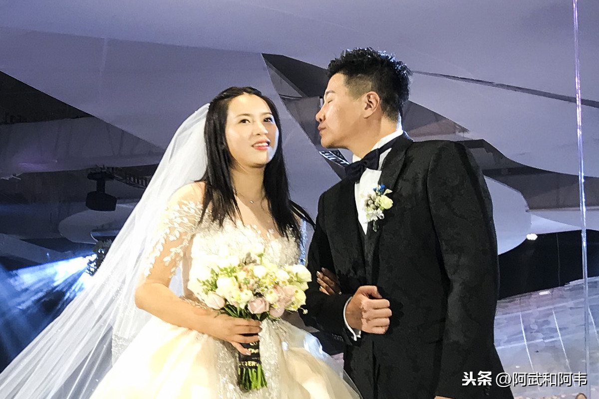 司仪在婚礼中赞美女生的100个词