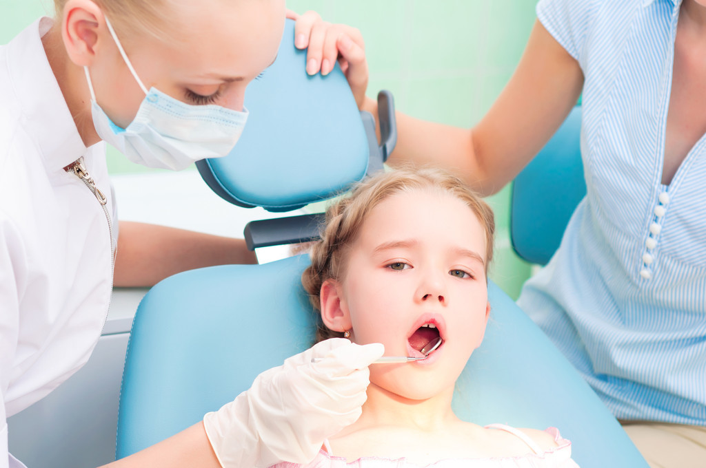 常见的习惯导致孩子兜齿，详谈兜齿形成的原因及早期的预防
